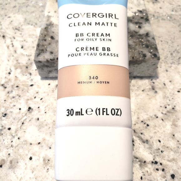 Founation Makeup Bundle. - Picture 6 of 7